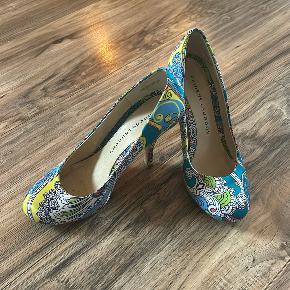 CHINESE LAUNDRY paisley 3” pumps. Barely worn and beautiful